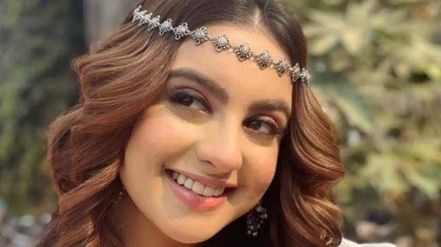 انتحار الفنانة الهندية تونشا شارماعن عمر ناهز الـ20عاما