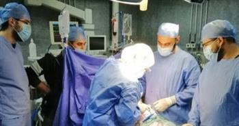 فريق جراحي بمستشفى بنها الجامعى ينقذ حياة شاب تعرض لطعنة اخترقت قلبه
