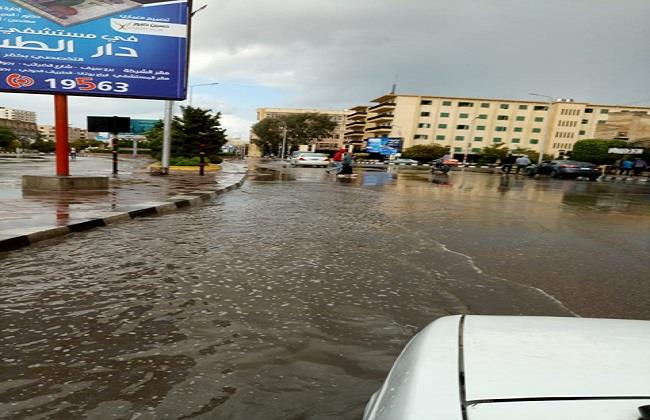أمطار غزيرة بكفر الشيخ.. وحركة الصيد في بحيرة البرلس طبيعية