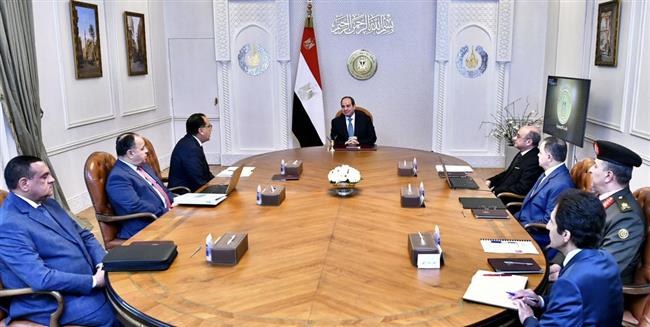 الرئيس السيسي يوجه بإنهاء إشغال الطرق بالسيارات والمركبات المهملة فى الشوارع