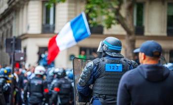   نائب رئيس عمدة باريس سابقًا يربط احتجاجات فرنسا بصعود اليمين المتشدد
