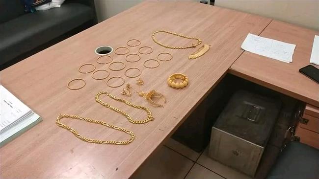 جمارك مطار القاهرة تضبط راكبًا أخفى 410 جرامات من المشغولات الذهبية