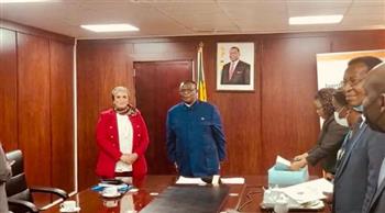   السفيرة المصرية في هراري تلتقي مع نائب رئيس الجمهورية وزير الصحة الزيمبابوي