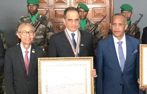 رئيس جمهورية مدغشقر يمنح سفير جمهورية مصر العربية وسام قائد
