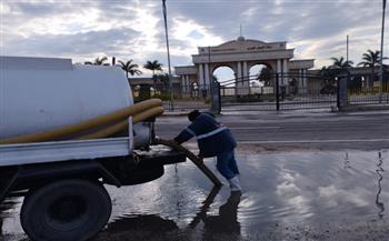   محافظ الإسكندرية يشدد علي رؤساء الأحياء بالتواجد في الشوارع لإزالة آثار مياه الأمطار