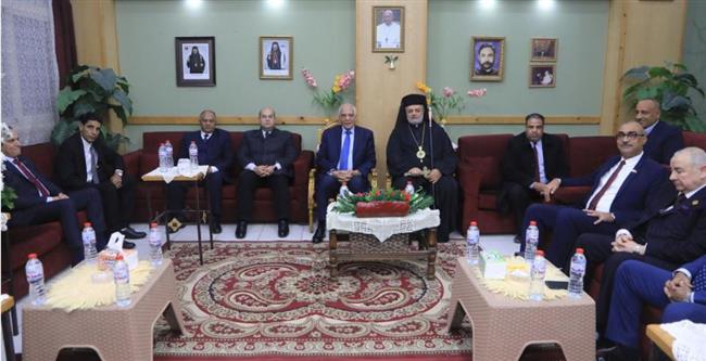 محافظ الجيزة يهنئ الأقباط الكاثوليك بعيد الميلاد المجيد