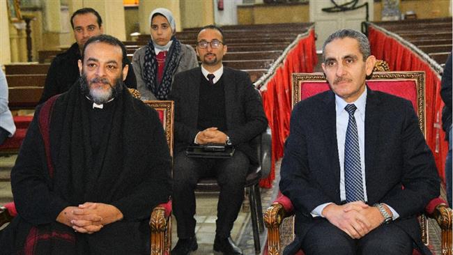 محافظ الغربية يهنئ الأقباط الكاثوليك بعيد الميلاد المجيد من داخل كنيسة القديس بطرس 