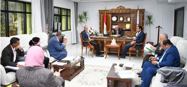 محافظ قنا يترأس لجنة اختيار المتقدمين لشغل الوظائف القيادية 