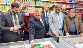 سكرتير عام البحيرة يتفقد عددا من منافذ السلع الغذائية بحوش عيسي