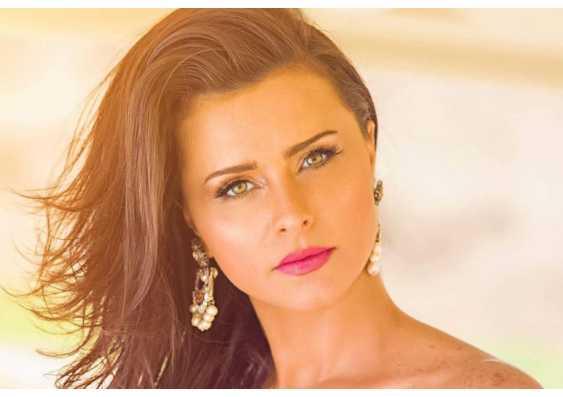 نور اللبنانية تحتفل بالكريسماس بإطلالة جذابة على إنستجرام 