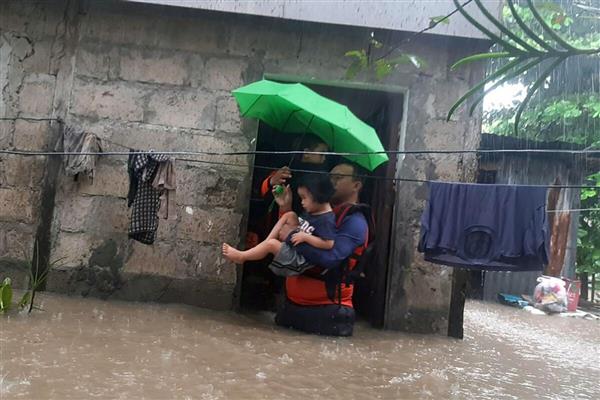 الفلبين.. الطقس السيئ يودى بحياة 4 أشخاص ويهجّر 46 ألفاً