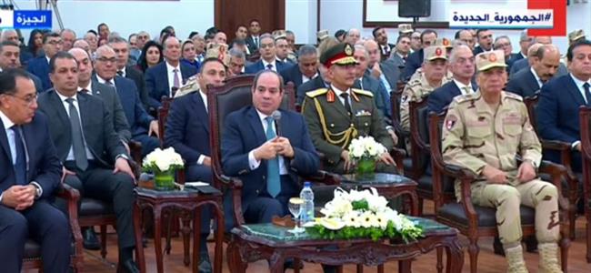 الرئيس السيسي عن مواجهة الأزمة الاقتصادية: محدش بيدفع من جيبه.. كله من قدرة البلد