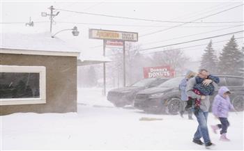   أمريكا: مصرع 34 شخصًا على الأقل جراء العواصف الثلجية وتوقف الرحلات الجوية