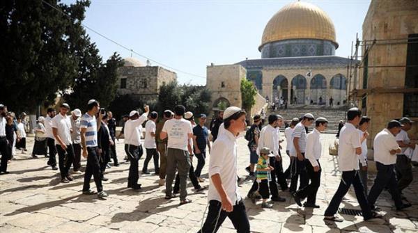 عشرات المستوطنين يقتحمون الأقصى بحماية شرطة الاحتلال في آخر أيام "عيد الأنوار"
