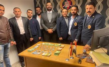 ضبط نقد أجنبي وسبائك وجنيهات ذهبية وفضية مهربة بمطار الغردقة 