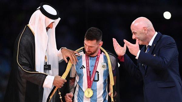أستاذ طب نفسي: ارتداء ميسي البشت القطري بعد التتويج بكأس العالم متفق عليها