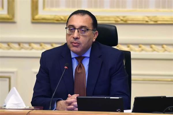رئيس الوزراء يناقش الخطة التوعوية لتنمية الأسرة المصرية