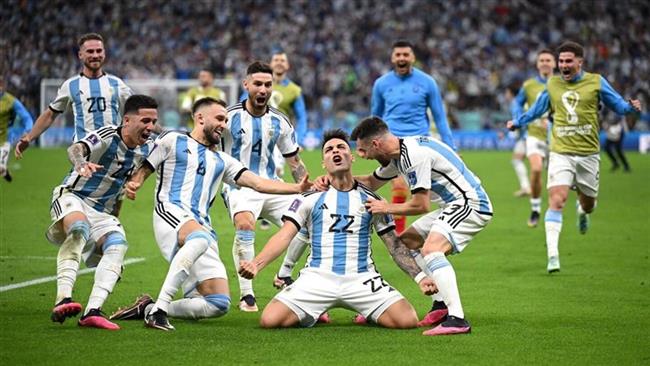 جماهير الأرجنتين تنقلب على جوليان ألفاريز بسبب وقاحة صديقته