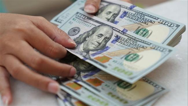الدولار يقفز إلى أعلى مستوى في أسبوع 