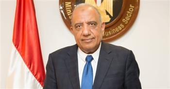 وزير قطاع الأعمال العام يتابع خطط العمل ومشروعات التطوير 