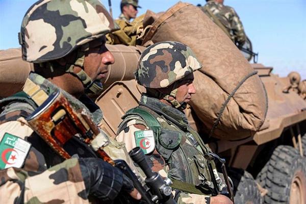 الجيش الجزائري: القبض على 5 عناصر دعم للجماعات الإرهابية و90 مهاجرًا غير شرعي