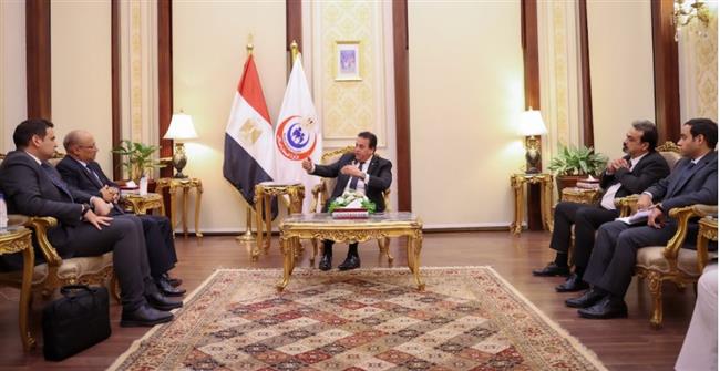 وزير الصحة يبحث مع رئيس قطاع الرعاية الصحية بمجموعة القمرا القطرية سبل التعاون وفرص الاستثمار 