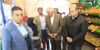 محافظ الجيزة يتابع توافر السلع الغذائية والالتزام بالأسعار بالمنافذ السلعية 