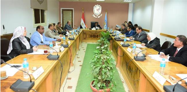 جامعة سوهاج توافق على تفعيل برامج دراسية جديدة بكلية الآداب