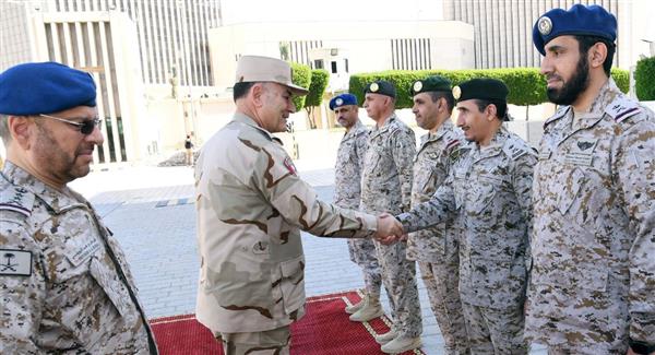رئيس الأركان يعود لمصر بعد إنتهاء زيارته للسعودية لبحث التعاون العسكري المشترك