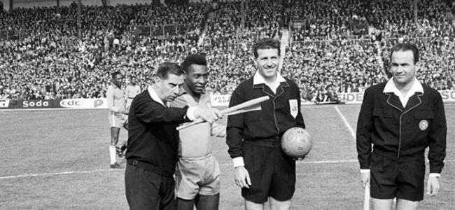 سانتوس يصف بيليه بكلمة واحدة