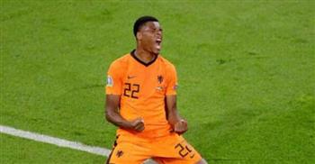   الهولندي دومفريس يتوج بجائزة أفضل لاعب في مباراة منتخب بلاده أمام أمريكا بكأس العالم