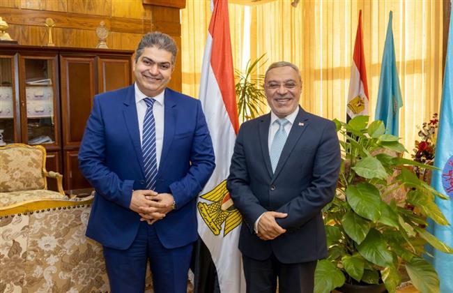 عميد  «طب طنطا»  يفوز بمنصب السكرتير العام  للجمعية الرمدية المصرية