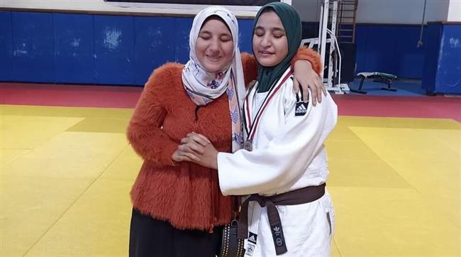  بمدرسة النور للمكفوفين.. محافظ بني سويف يهنئ مسؤولي التعليم بعد حصول طالبة من ذوي الهمم على سابع العالم