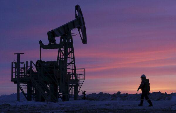 النفط في 2022.. تقلبات عنيفة بفعل حرب أوكرانيا وضعف الطلب