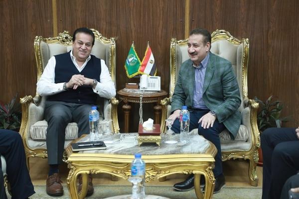 ​وزير الصحة يبحث مع محافظ المنوفية الوضع الصحي بالمحافظة وخطة تطوير القطاع الطبي 