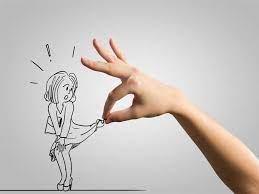 ما حكم التحرش بفتاة بسبب ملابسها؟.. رد حاسم من الإفتاء