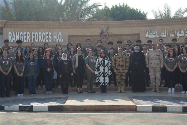 القوات المسلحة تنظم زيارة لشباب مصر الدارسين بالخارج إلى قيادة قوات الصاعقة