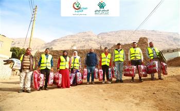   متطوعو «صناع الخير» يجوبون قرى ونجوع محافظ سوهاج لتوزيع المساعدات الإنسانية