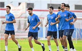 لاعبو الزمالك يخوضون فقرة فنية خاصة للتسديد على المرمى