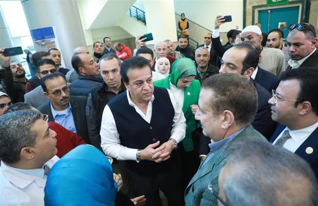 وزير الصحة يتفقد مستشفى سرس الليان العام ويُشيد بانتظام العمل في العيادات المسائية  