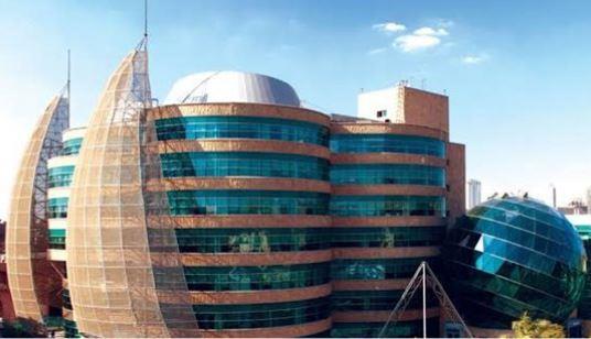 عضو مجلس أمناء مستشفى 57357 يكشف آخر مستجدات الأزمة بعد الاجتماع الأخير 