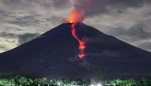 إندويسيا: ثوران بركان سيميرو في جزيرة جاوة