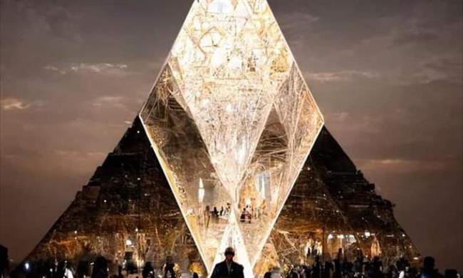 لأول مرة في مصر.. عرض أزياء عالمي أمام الأهرامات