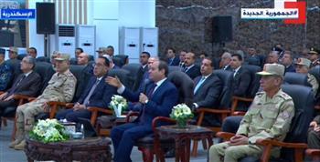 السيسي: التعديات على جسور المحاور والطرق تكلفنا كثيرا