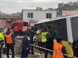   إصابة 19 شخصا في اصطدام ترام بحافلة في إسطنبول