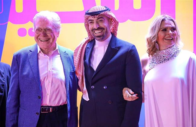 حسين فهمي يشاهد النسخة المرممة من "خلي بالك من زوزو" بمهرجان البحر الأحمر