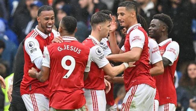 آرسنال يصل دبي للمشاركة في كأس السوبر