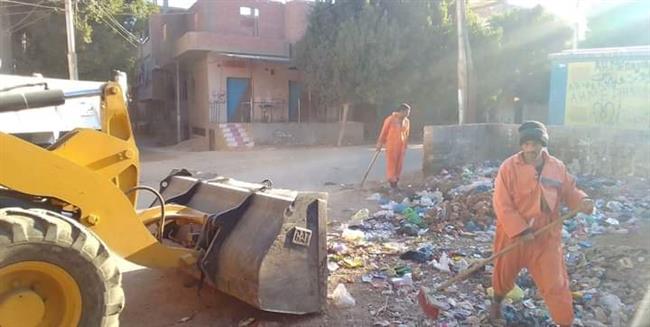 محافظ أسيوط: رفع 300 طن مخلفات خلال حملات ببعض مراكز المحافظة 