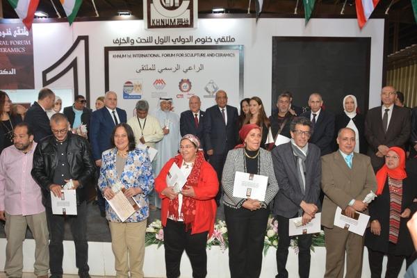 وزير قطاع الأعمال العام يشهد ختام ملتقى «خنوم» الدولي الأول للنحت والخزف بشركة «شيني» 