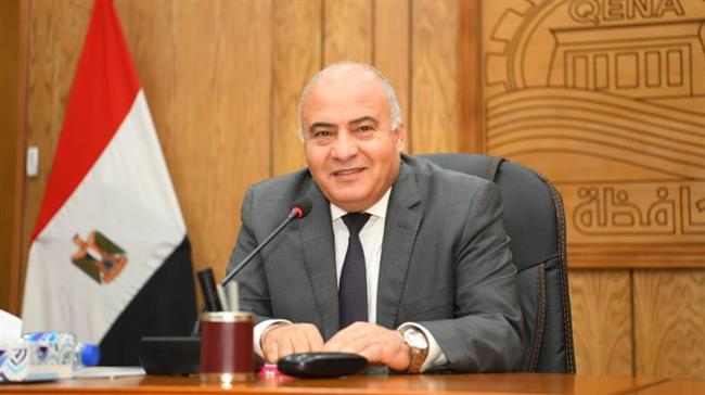 محافظ قنا يبحث شكوى 70 مواطنا